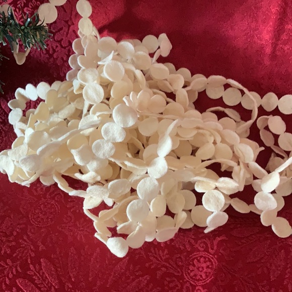 36 YARDS (108 ft) of 1/2” round off white felt trim / Christmas tree garland - Picture 4 of 9